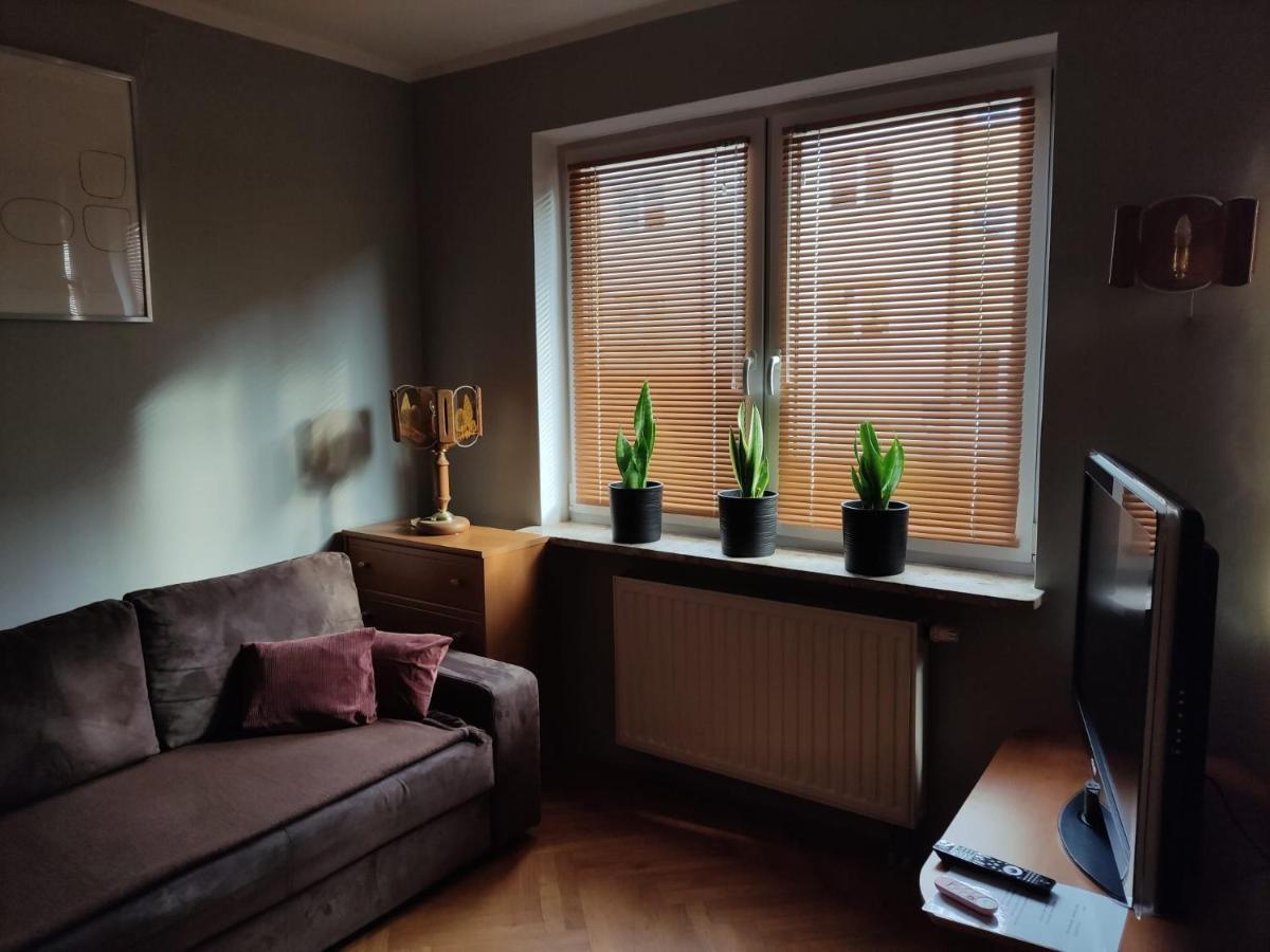 Classic Apartament Metro Kabaty Warsaw Exterior photo